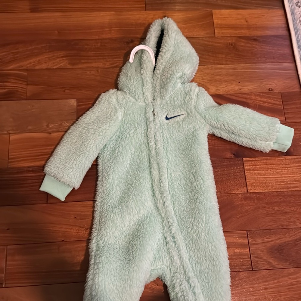 Nike 9M mint Sherpa
